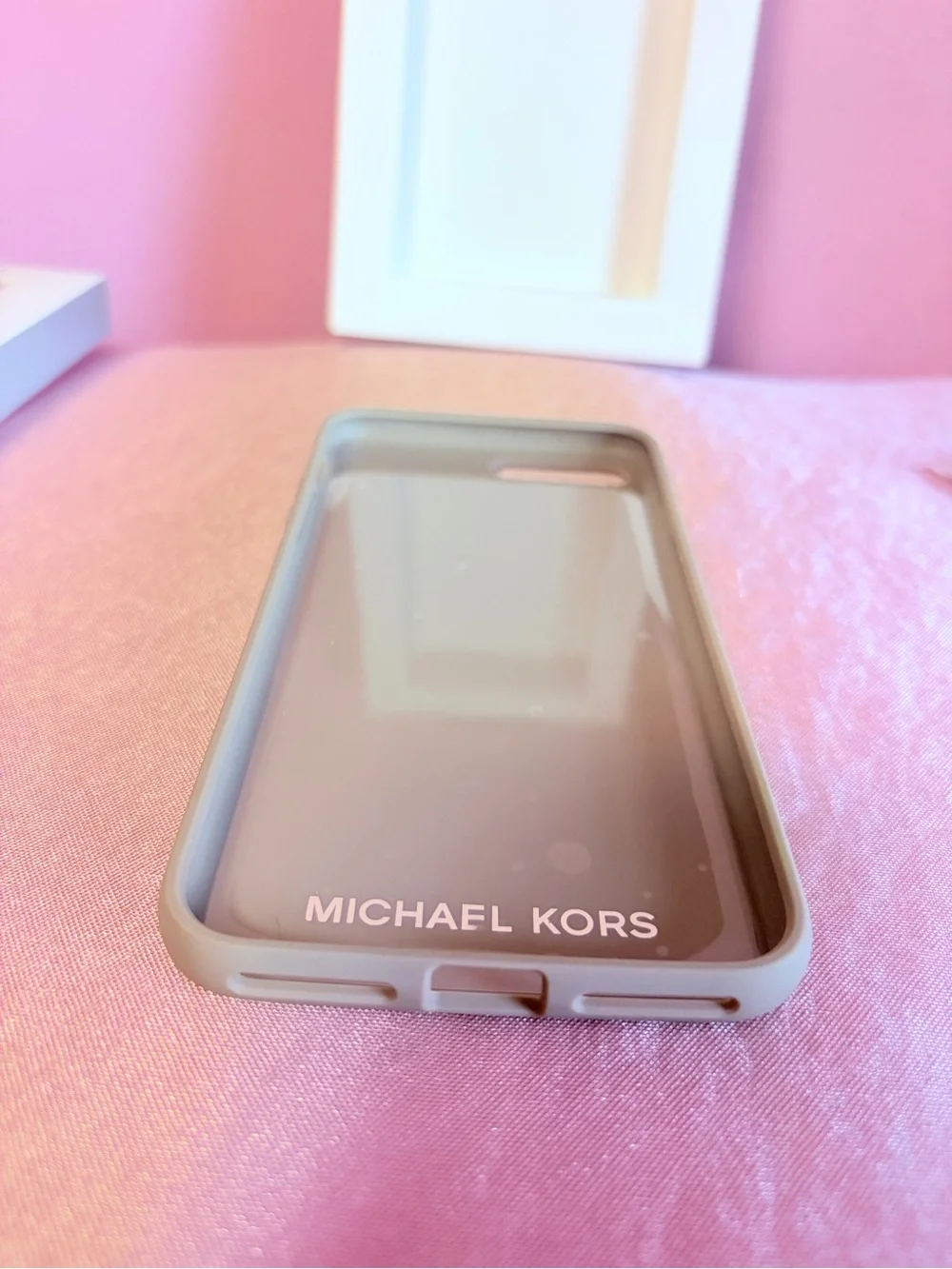 Michael Kors Grey Geometric Snake Skin Pattern Case w/ Original Box iPhone 7+